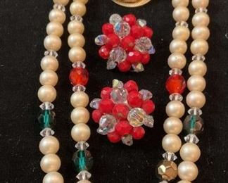 Red, Green Pearl Ready For The Holidays