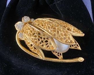 Vintage BSK Goldtone Crystal Pearl Flower Fine Costume Brooch