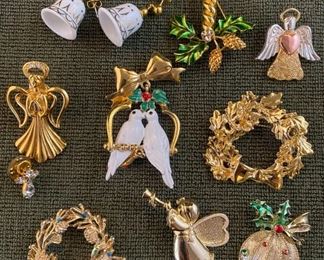 Corel, Gerrys D Gold Tone Christmas Pins