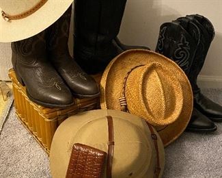 SELECTION OF MENS HATS AND BOOTS 
