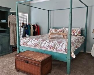 4-Poster Bed, Trunk