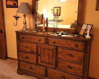 9 Drawer Dresser w/ Mirror