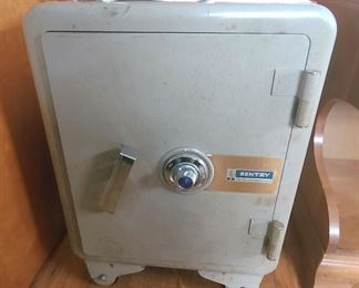 1 of 3 Pictures - Vintage Sentry Fire Proof Safe (C rating). We have Combination!