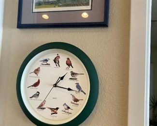 Bird clock that chimes in bird whistles