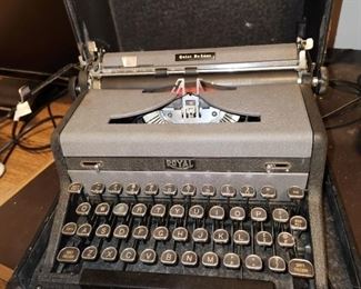 vintage Royal Quiet De Luxe typewriter