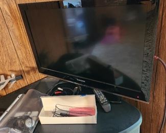 Samsung 32 inch flat screen TV