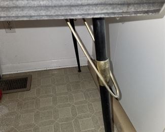 dining table legs detail