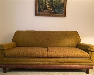#flexsteel#vintage#masquerader fabulous all original flexsteel sofa in fantastic condition! the color is actually an olive green with soft orange stripes/ solid wood base. 