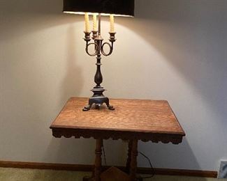 East Lake spoon carved solid walnut table /plus solid brass lamp Stiffel (there are two of them)