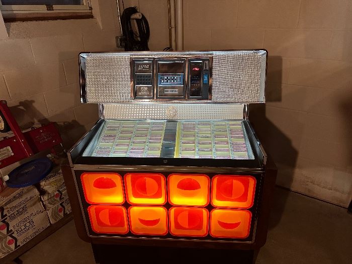 Rowe AMI R81 Single Jukebox.  Excellent condition!  Works great with or without quarters