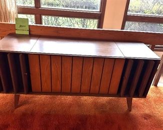 Zenith C359 MCM Console Stereo Cabinet (needs replacement tubes, which are included, and a plug)