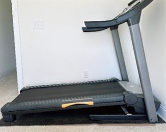 Available for pre-sale NORDICTRACK T5 zi TREADMILL & MAT - EXERCISE EQUIPMENT - LIKE NEW