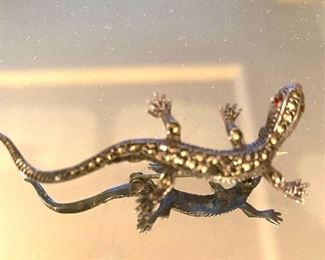 Sterling marcasite lizard brooch (missing two stones)