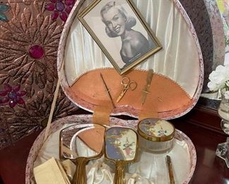 Vanity box with dressing set