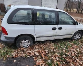 2000 Dodge Caravan with 166,000 miles brand new battery runs