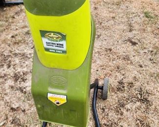 Sun jo Electric wood chipper 