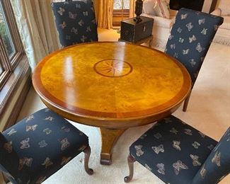 Round dining table with single pedestal and 4 butterfly parsons side chairs - all in excellent condition
