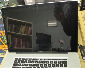 Apple pro laptop 