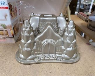 Gingerbread Castle Cooking Pan- $15
