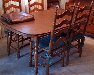 02Dining Table Chairs