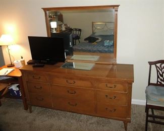 Vintage Dresser with mirror $100