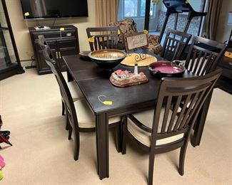 Stanley Dining Room set - expandable with 3 leaves - 6 chairs