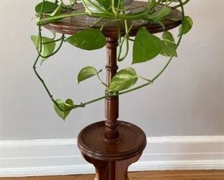 Vintage pedestal stand