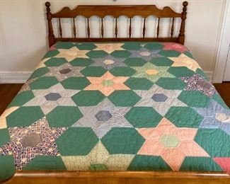 1940s Amish star pattern patchwork quilt