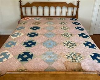 Depression era Churn Dash / Hole in the Barn dour Amish quilt