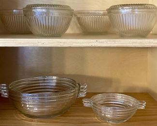 Pyrex and glass mixing bowls / casserole dishes