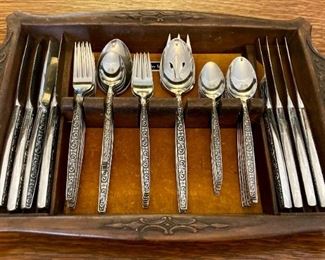 International flatware set