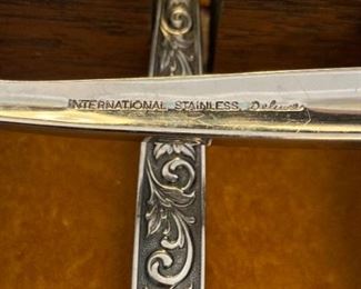 International flatware set