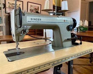 Singer heavy duty 191D300AA with table
