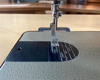 Singer heavy duty 191D300AA with table