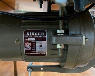 Singer heavy duty 191D300AA with table