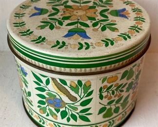 Assortment of decorative and advertising metal tins