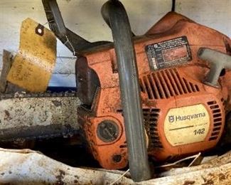 Husqvarna 142 chainsaw