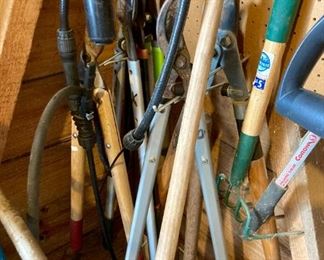 Loppers, bolt cutters, hedge trimmers