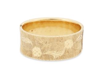 142
A Gold Hinged Bangle Bracelet
14k yellow gold; Stamped: 14k
A wide hinged bangle bracelet depicting a floral motif with a polished and Florentine finish
1.0" W x 7.0" Cir
41.3 grams
Estimate: $1,000 - $1,500
