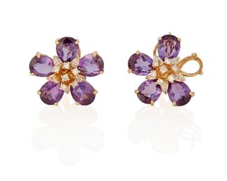 260
A Pair Of Amethyst And Diamond Flower Ear Clips
18k yellow gold; Stamped: 18k / 750 / Hallmark
Centering ten pear mixed-cut amethysts each gauged at approximately 10mm x 7mm centering thirty-four round full-cut diamonds totaling approximately 0.50ct. in weight and graded H-I color and SI clarity
0.875" Dia
15.1 grams
2 pieces
Estimate: $600 - $800
