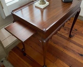 $125. (F15) Queen Anne-style legs. Measures 29" x 18" top x 27" tall. Solid wood - excellent condition. Has slide out tray. 