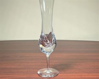 DAUM FRANCE VASE  |  
Crystal glass tulip vase with heavily weighted bottom - h. 11 x dia. 3 in.