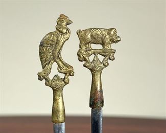 (2pc) PAIR LETTER OPENERS  |  
Animal topped inoxidable letter openers - h. 11 in.
