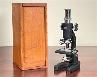 VINTAGE MICROSCOPE  |
Unmarked vintage microscope made in Japan - l. 8.5 x w. 3.5 x h. 5 in.