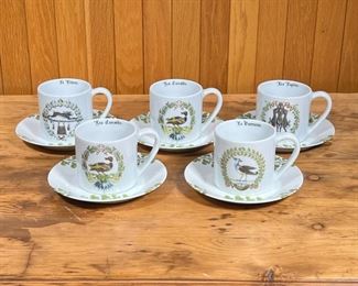 (10pc) D'AUTEUIL COFFEE CUP SET  |
Porcelaine d'Auteuil "Chambord" coffee service, including five coffee mugs (h. 3.25 in.) and five saucers (dia. 6.75 in.)
