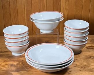 (14pc) PORCELAINE D'AUTEUIL BOWLS  |
French Porcelaine D'Auteuil Bistrot Rust Orange bowls, including eight small pedestal bowls (dia. 5.25 in.), two small serving bowls, and three low bowls (dia. 9 in.)
