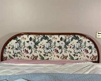 KING BEDFRAME  |
With a very nicely figured bentwood headboard, the fabric pinned and easily changeable, no footboard, with metal rails / frame - l. 79 x w. 81 x h. 46 in. [n.b. mattress & boxspring not included]
