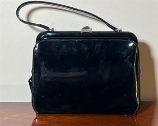 BLACK PATENT HANDBAG  |
Socialites by Theodor California black patent leather purse - l. 9.5 x h. 7.75 in.

