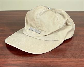 BURBERRY LONDON HAT  |
Beige baseball cap with Burberry logo at front, plaid button top, and plaid inside the visor