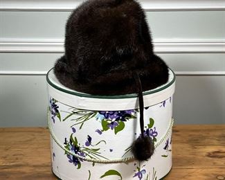 VINTAGE BONWIT TELLER HAT  |
Brown fur hat with tassel - h. 10 x dia. 12 in. (box)